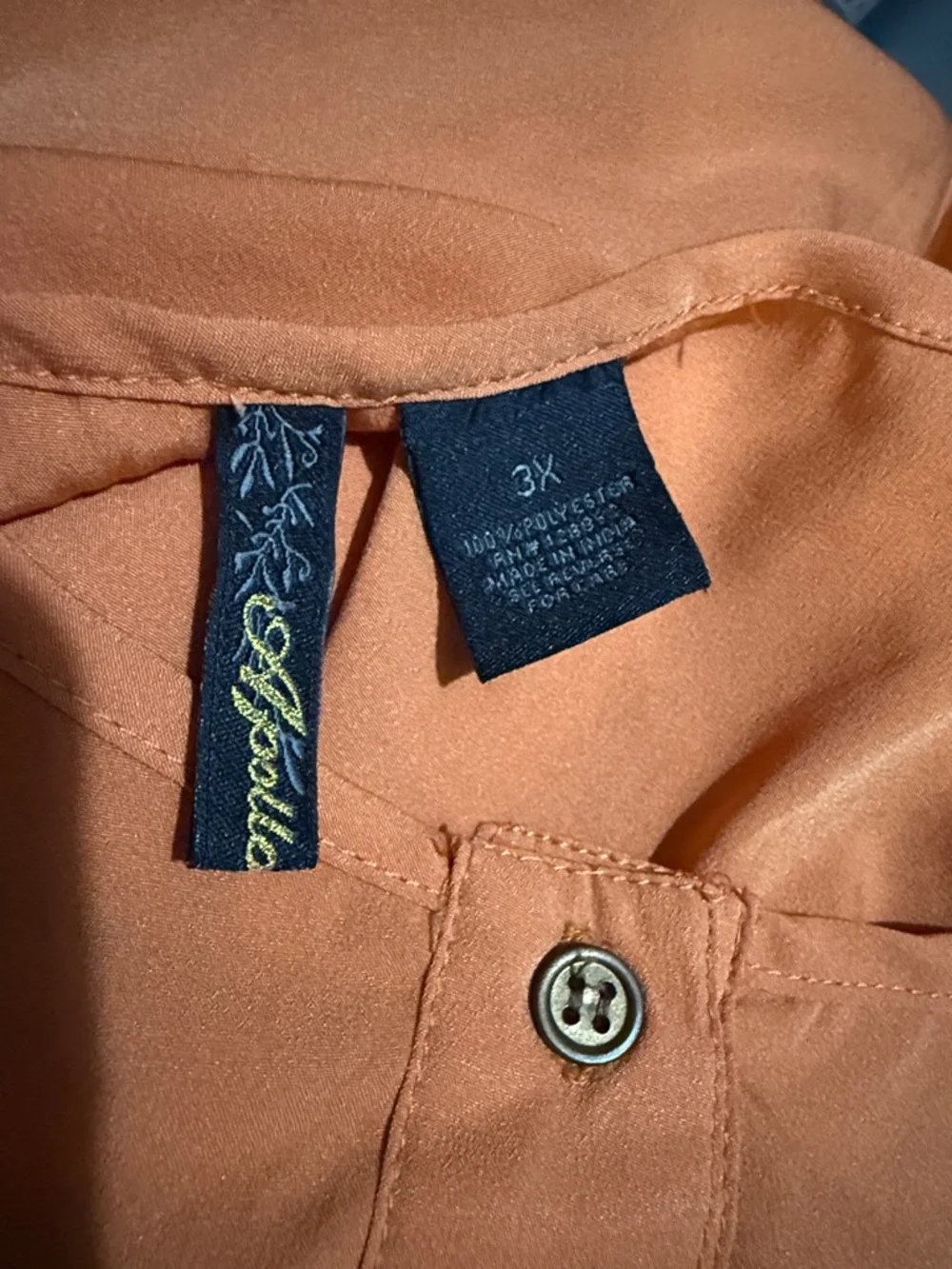 Women’s Button-Down Tunic Blouse in Rust - Picture 2 of 3